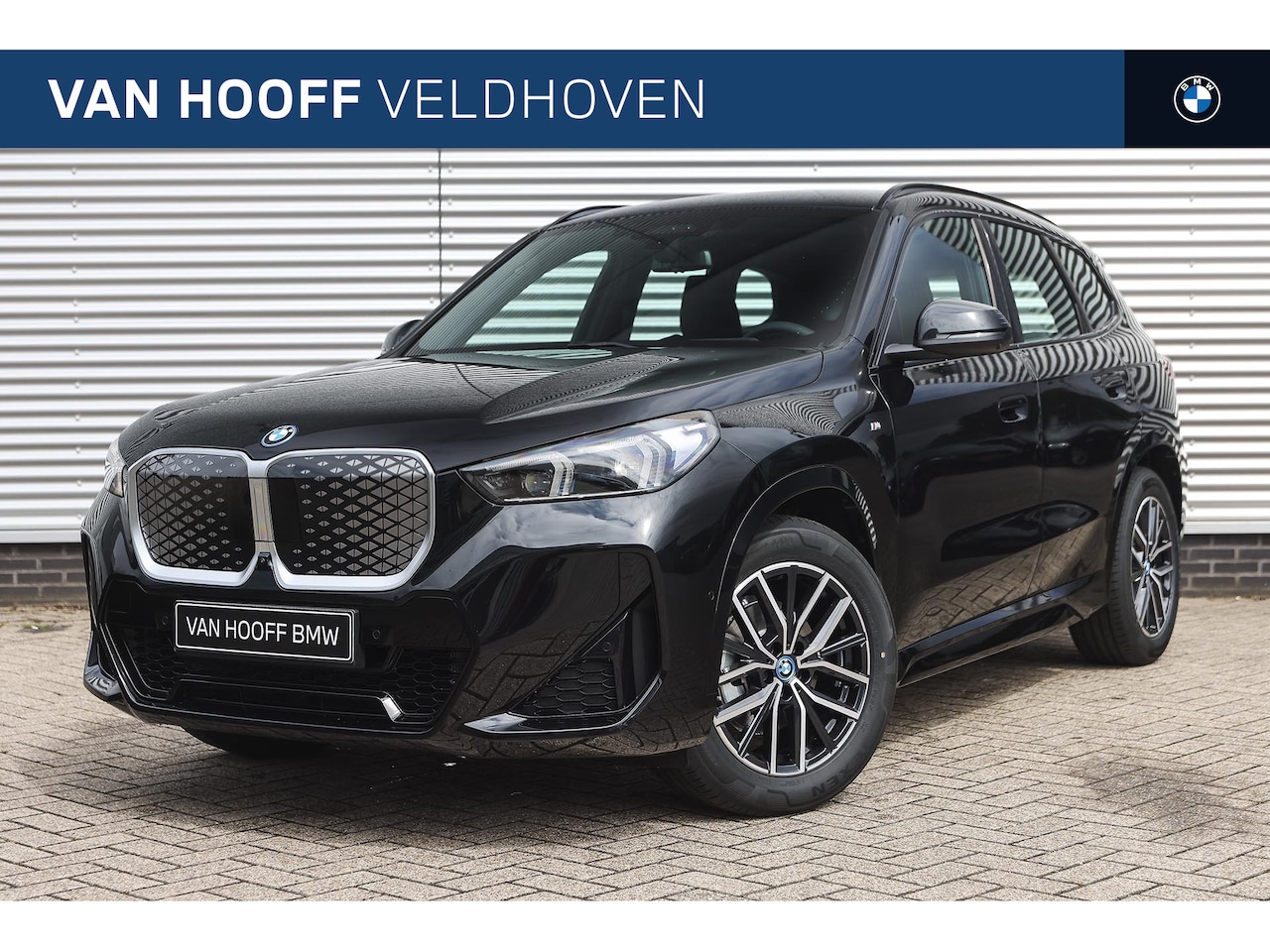 BMW iX1 - eDrive20 High Executive M Sport / Trekhaak / Sportstoelen / M Adaptief onderstel / Head-Up - AutoWereld.nl