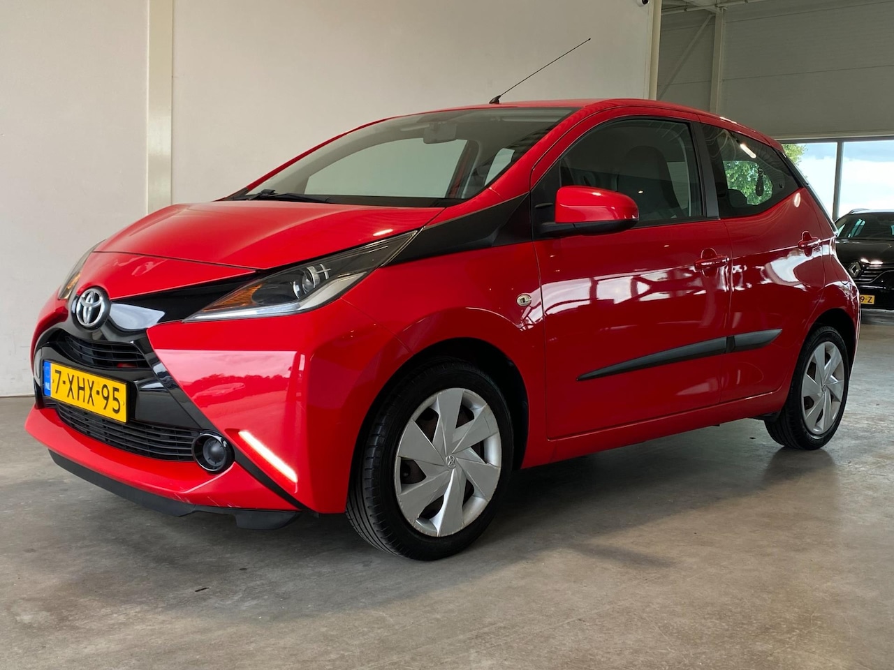 Toyota Aygo - 1.0 VVT-i X-play 5drs Airco Navi NL-auto - AutoWereld.nl