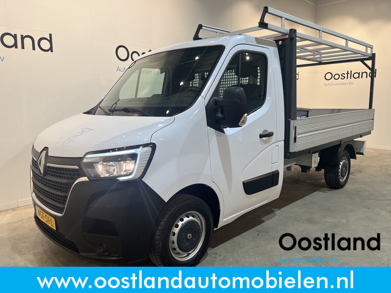 Renault Master - T35 2.3 dCi 135 PK L2 Open Laadbak / Euro 6 / Airco / CarPlay / Imperiaal / Cruise Control - AutoWereld.nl