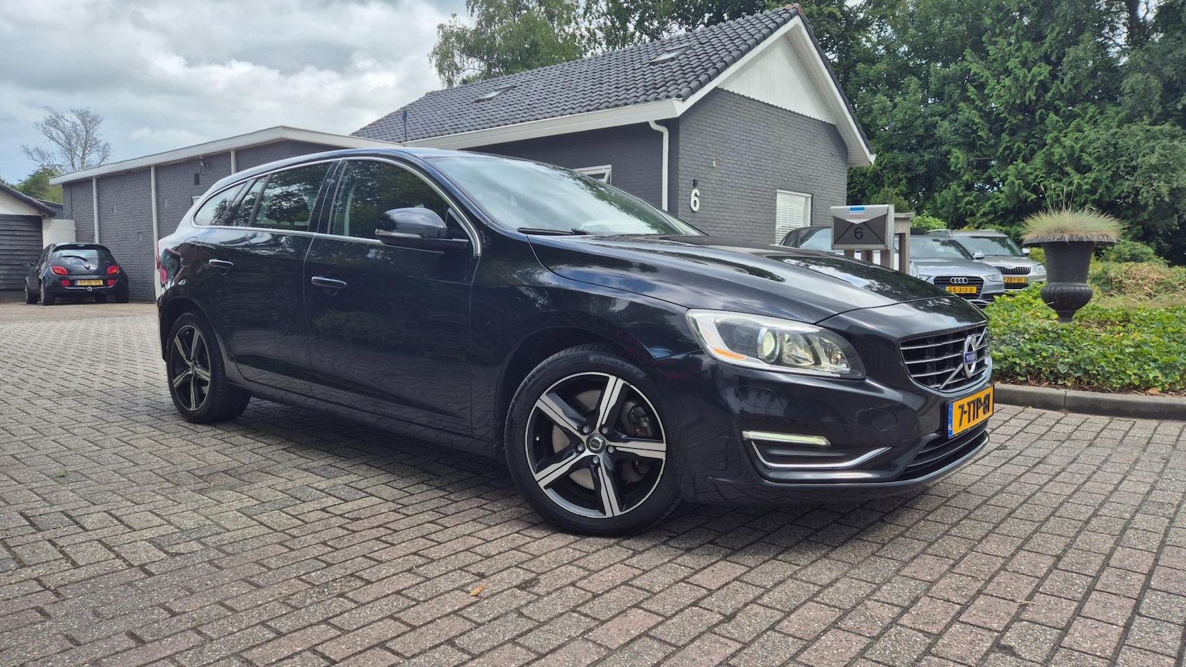 Volvo V60 - 2.4 D6 AWD Plug-In Hybrid Summum camera 2014 - AutoWereld.nl