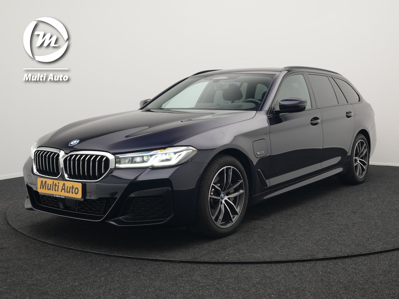 BMW 5-serie Touring - 530e M Sport Plug In Hybrid 293pk PHEV | Trekhaak af Fabriek | Laser LED | Adaptive Cruise - AutoWereld.nl