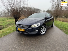 Volvo V60 - 2.0 D2 Nordic+ / Airco / Navi / Cruise Control / Half Leder / Volledig Onderh. Distr. Verv