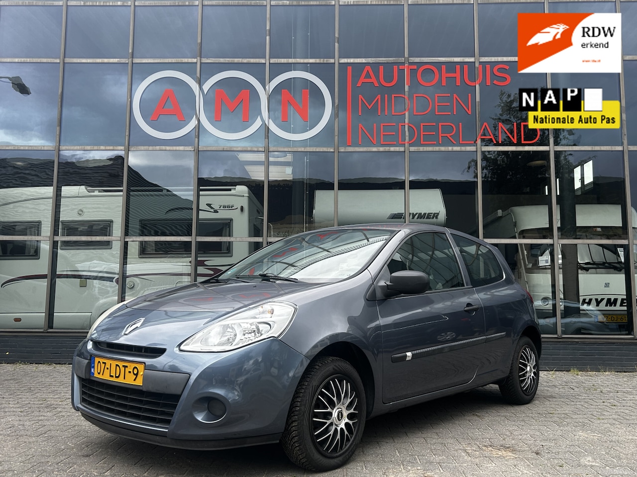 Renault Clio - 1.2 Special Line Navigatie,Elekpakket,Airco - AutoWereld.nl