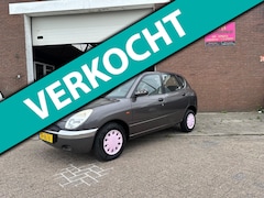 Daihatsu Sirion - 1.0-12V XTi | Stuurbekrachtiging