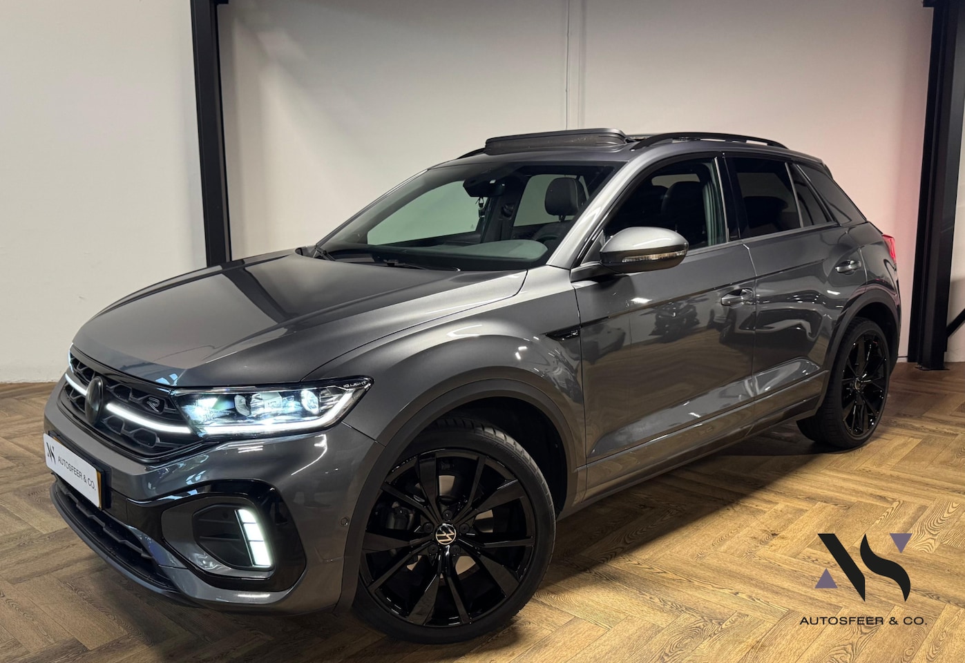 Volkswagen T-Roc - 1.5 TSI R-Line PANO BLINDSP. VOL' - AutoWereld.nl