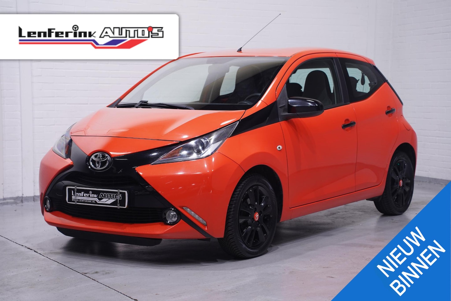 Toyota Aygo - 1.0 VVT-i X-Cite Orange Edition 5 Drs Airco Camera 15" LMV, Mirror Link, Leuke auto - AutoWereld.nl