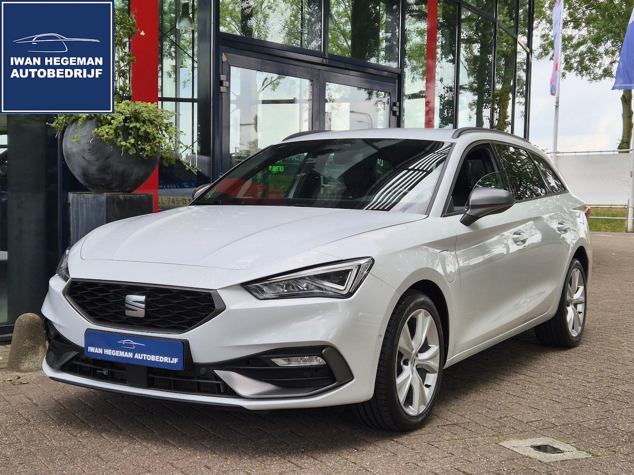 SEAT Leon Sportstourer - Leon Sportstourer 1.4 TSI eHybrid PHEV FR | LM Velgen | ECC | PDC + Camera | Navigatie - AutoWereld.nl