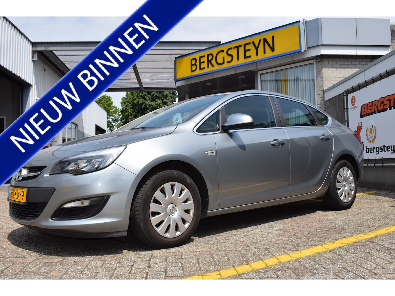 Opel Astra - Sedan 1.4 16V Edition - AutoWereld.nl