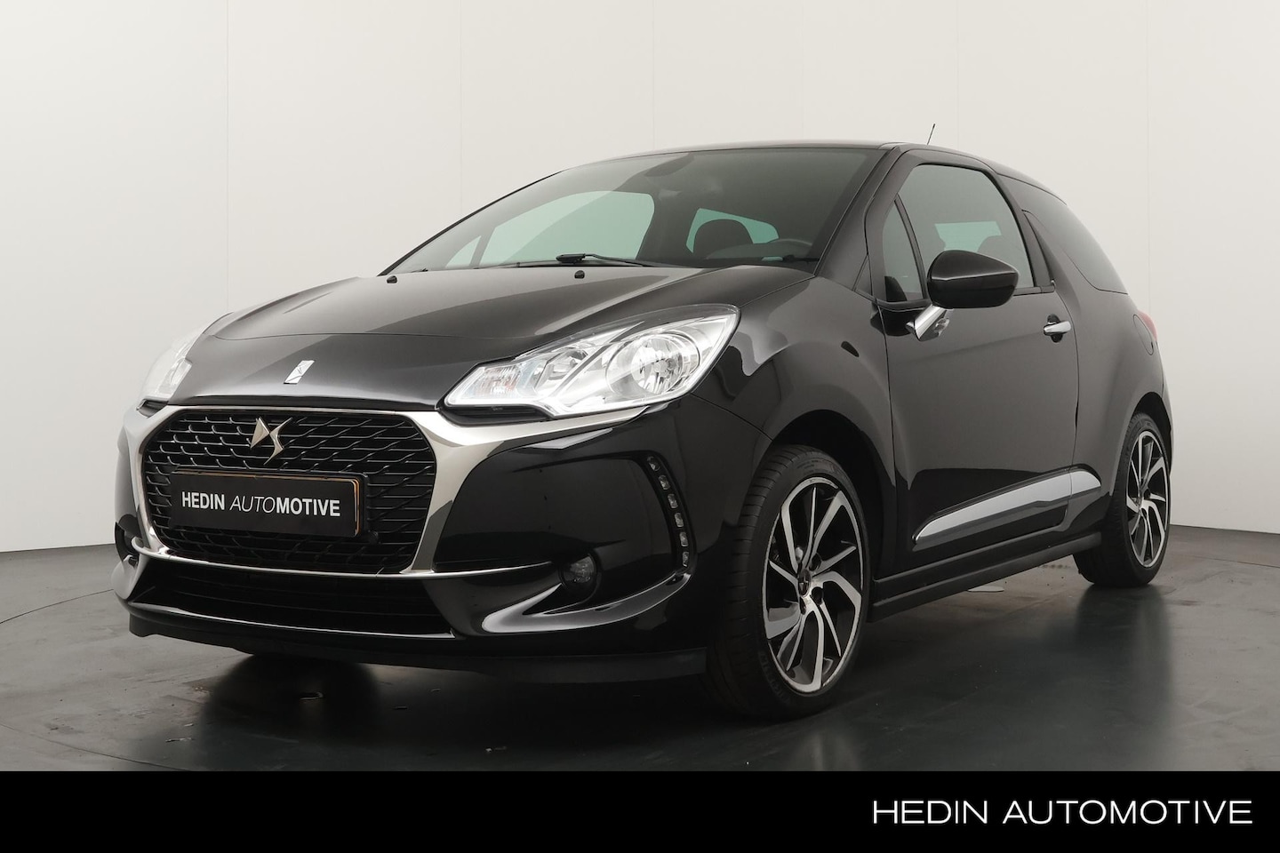 DS 3 - 1.2 110pk Connected Chic | Automaat | Cruise Control | Navigatie | Parkeer Camera | Apple - AutoWereld.nl