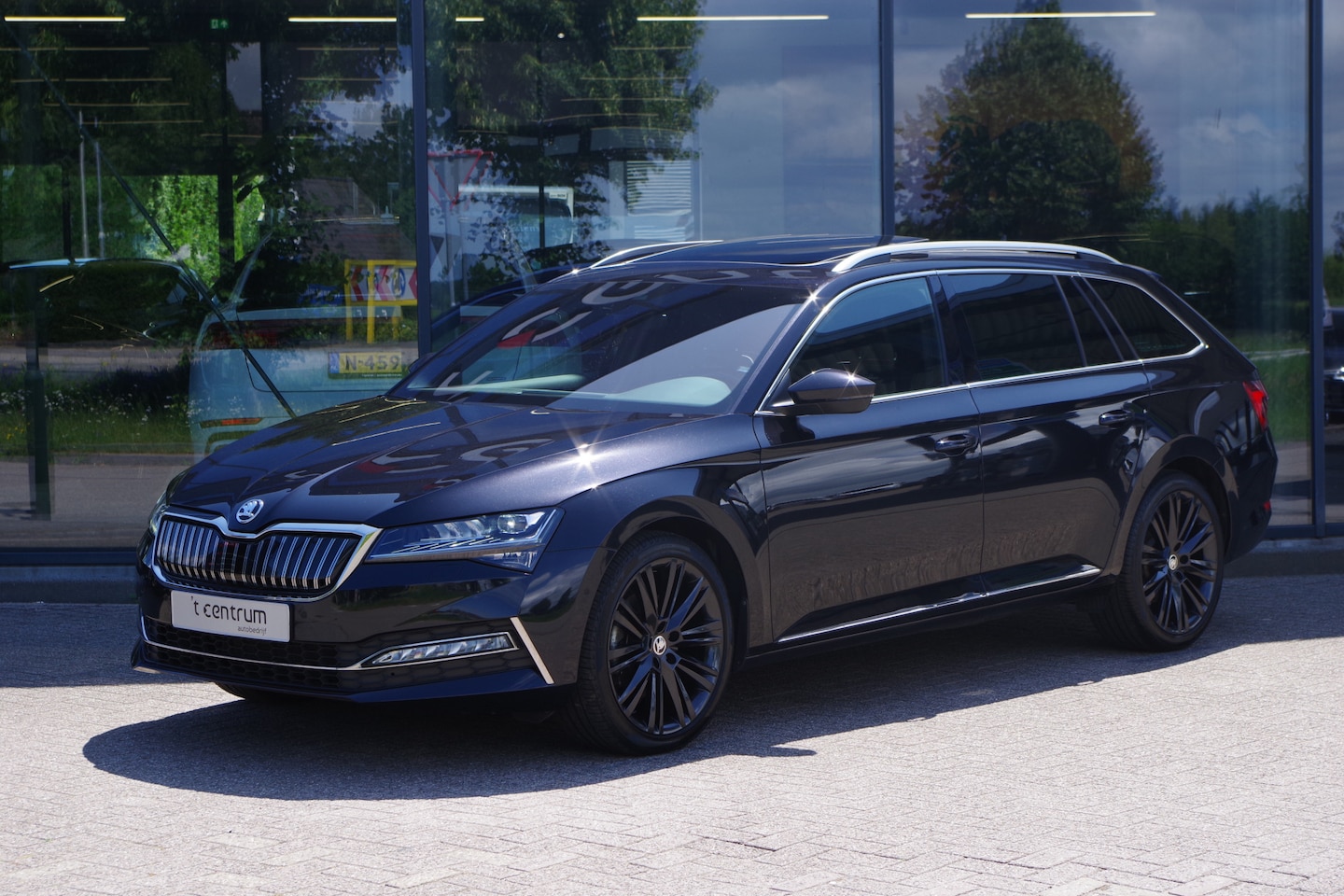 Skoda Superb Combi - 1.4 TSI iV 218 PK Laurin & Klement PHEV, Leder, Panoramdak, 4 x Stoelverwarming, Camera - AutoWereld.nl