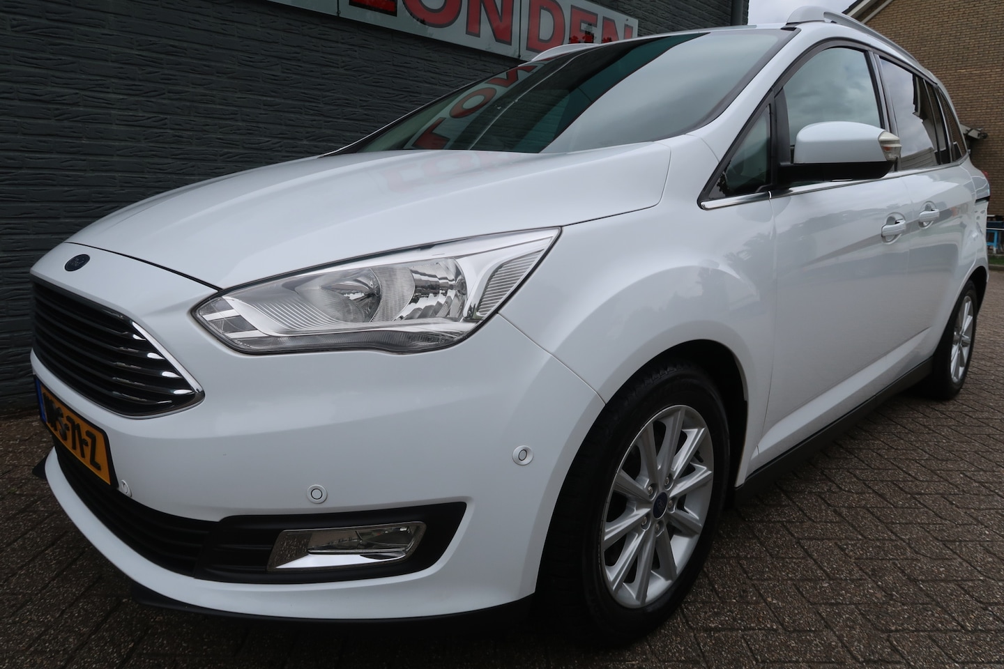 Ford Grand C-Max - 1.0 Titanium 7p. Nieuwe distributie - AutoWereld.nl