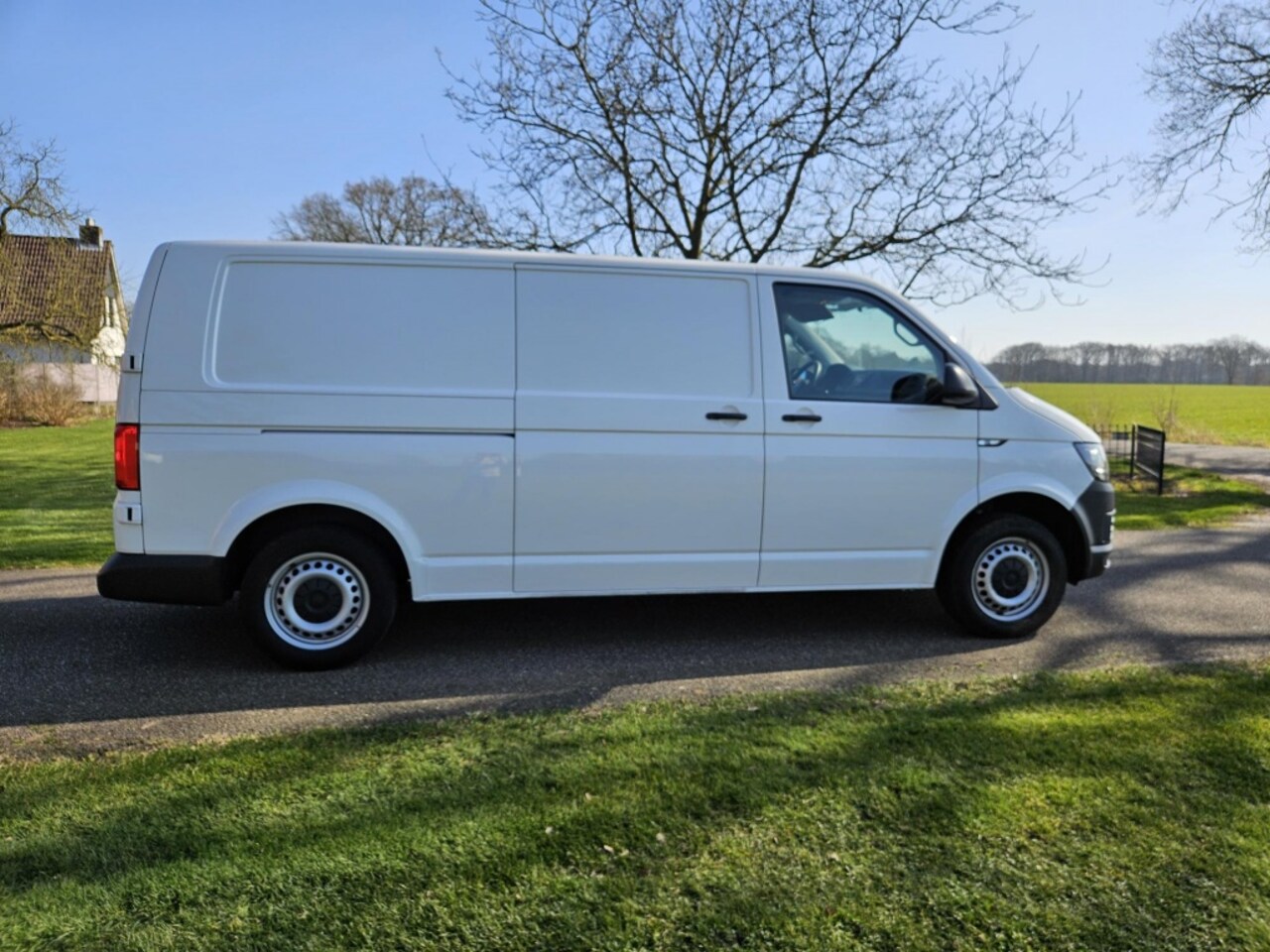 Volkswagen Transporter - 2.0 TDI L2H1 Comf. - AutoWereld.nl