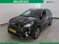 Kia e-Niro - ExecutiveLine 64 kWh 204pk | 3-fase | Trekhaak t.b.v. fietsendrager | Leder | LED | Stoelv