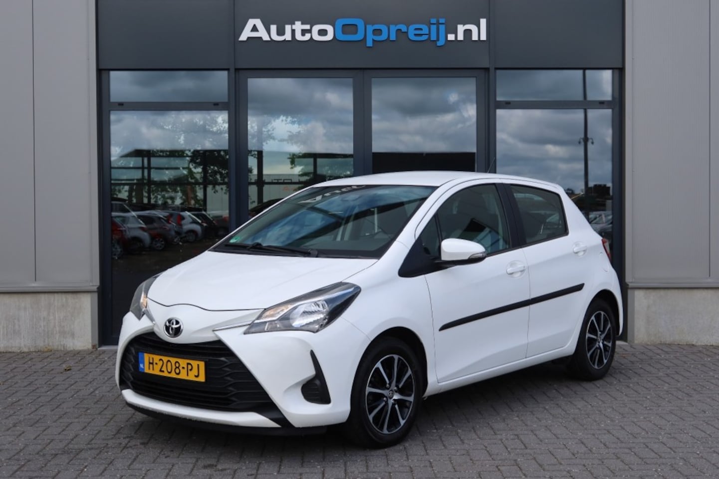 Toyota Yaris - 1.0 VVT-i Connect 5drs. Airco, Carplay, Camera - AutoWereld.nl