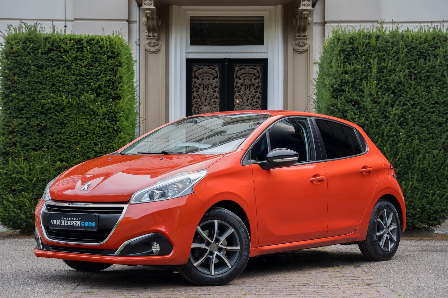 Peugeot 208 - 1.2 PureTech Blue Lion Carplay | ORG NL 2e eign | Winterbanden set aanwezig - AutoWereld.nl