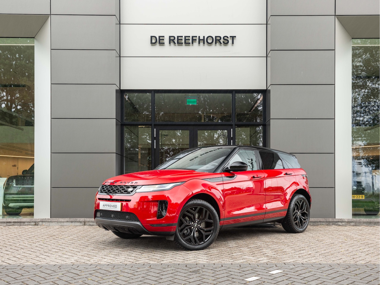 Land Rover Range Rover Evoque - 2.0 P200 AWD R-Dynamic S | Achteruitrijcamera | Aplle Carplay/Android Auto | Parkeersensor - AutoWereld.nl