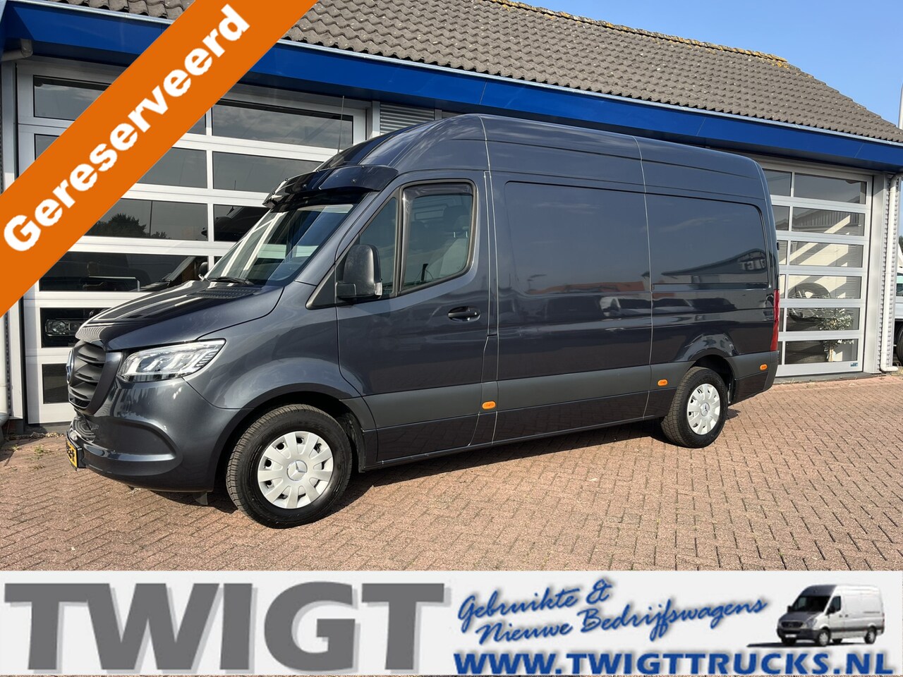 Mercedes-Benz Sprinter - 319 3.0 CDI V6 L2H2 Automaat/10"MBUX - AutoWereld.nl