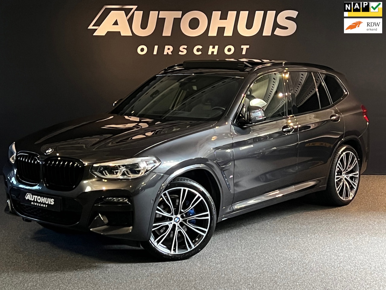 BMW X3 - XDrive30e High Executive Edition M Pano/ M Performance stoelen/ 360 Camera/ 21"/ Headup/ P - AutoWereld.nl