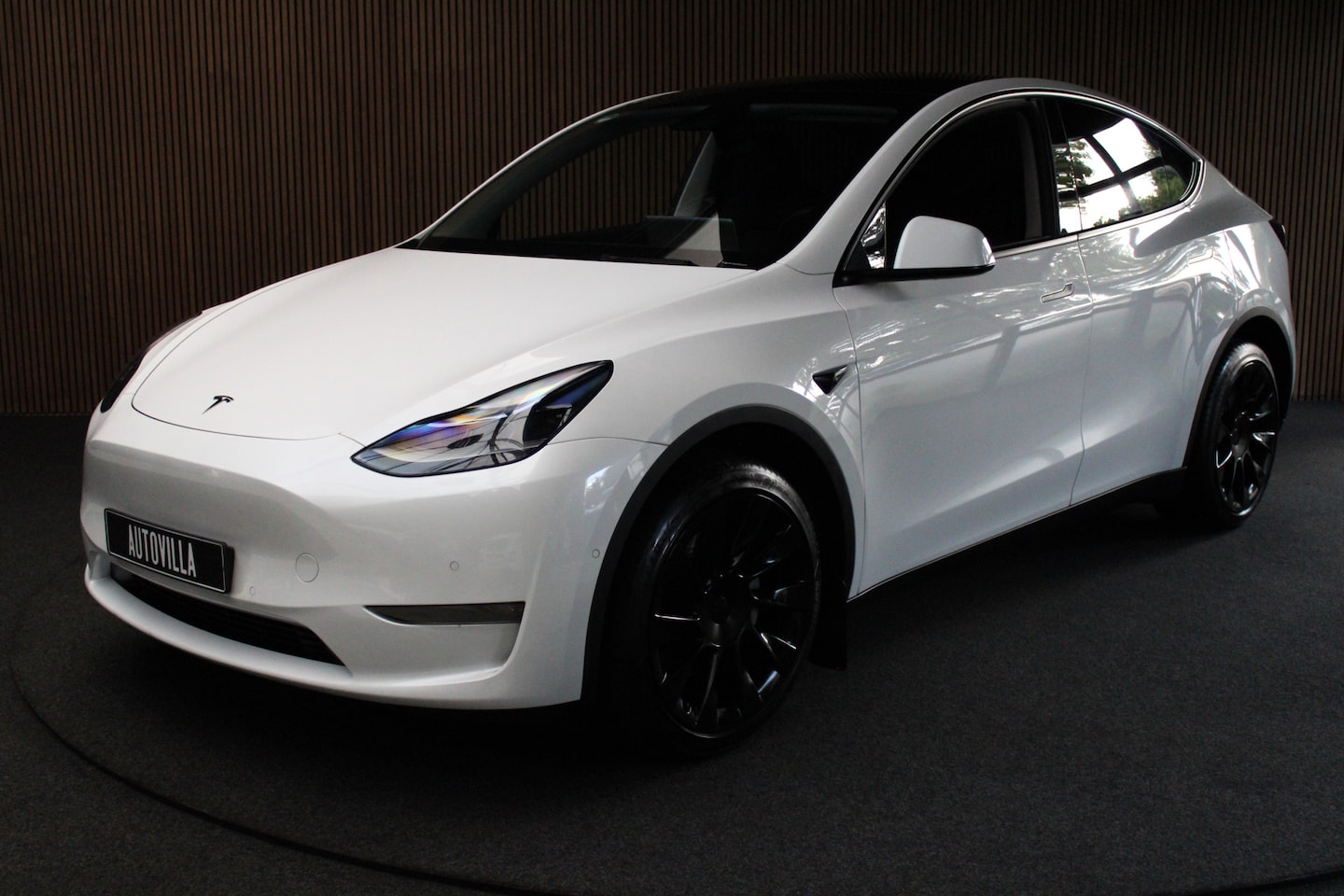 Tesla Model Y - Long Range Dual Motor AWD 514pk Afn. trekhaak Navi Camera Leer Warmtepomp ACC Autopilot PD - AutoWereld.nl