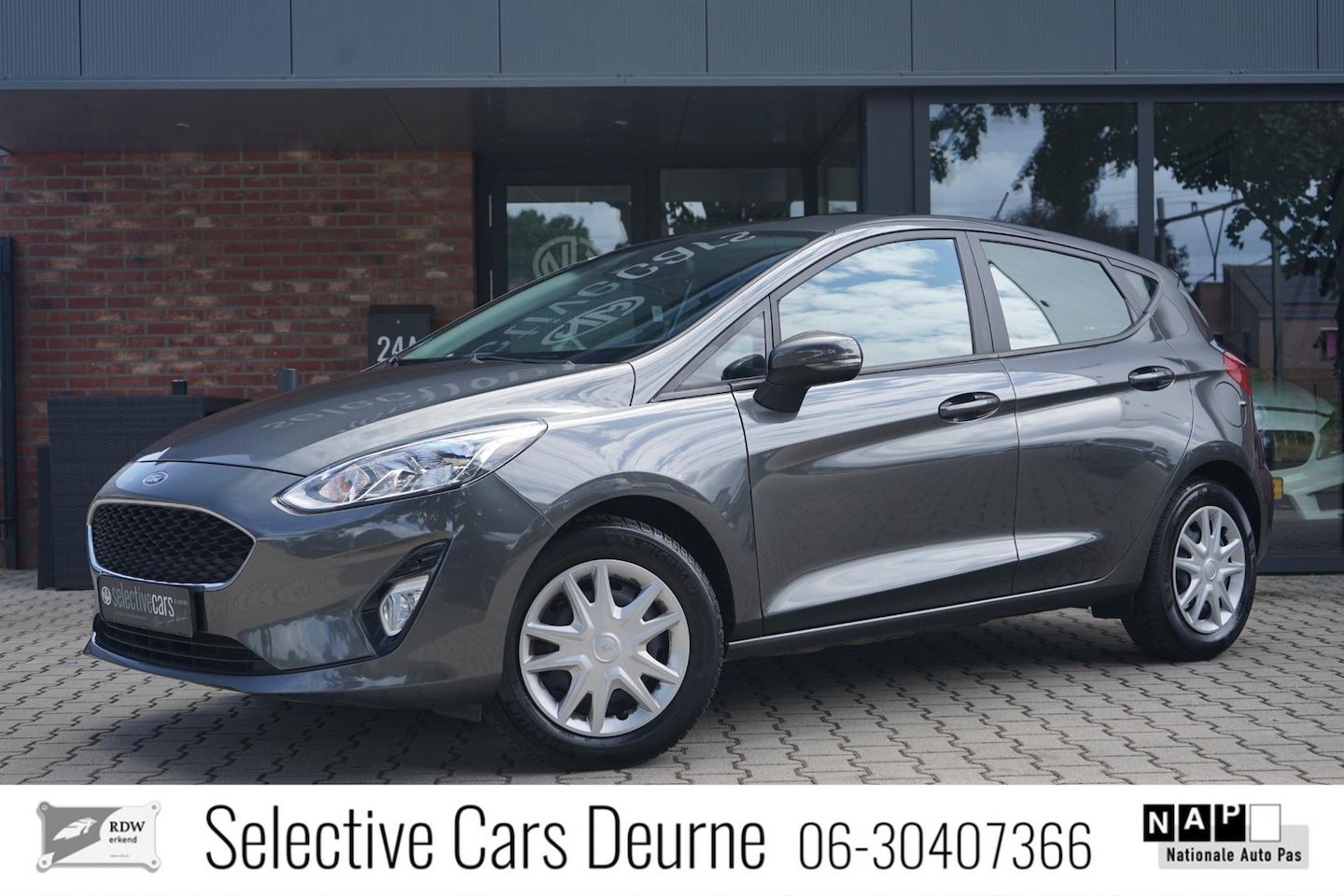 Ford Fiesta - 1.1 Cool& Connect , 5-deurs, Magnetic Gray, Applink, Navi, PDC, 1e eigenaar. - AutoWereld.nl