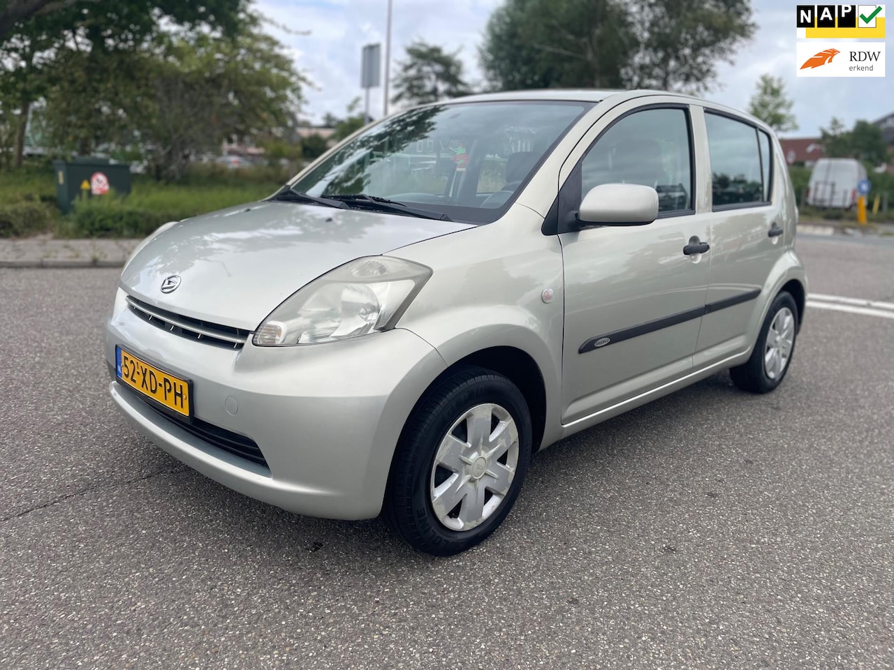 Daihatsu Sirion 2 - 1.3-16V Comfort / automaat / airco / pdc / elek.ramen / deurvergrendeling / nap….. - AutoWereld.nl
