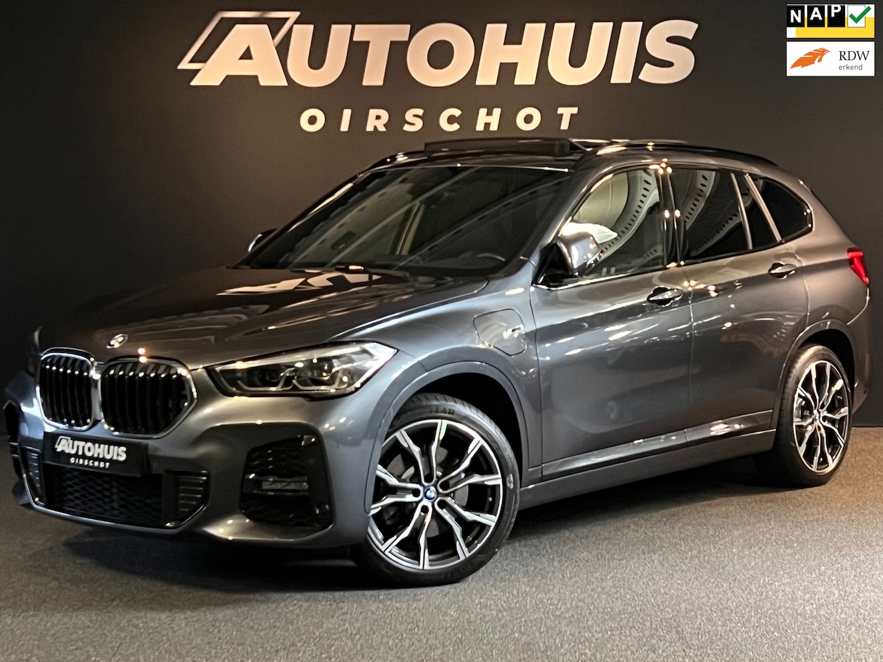 BMW X1 - XDrive25e High Executive M Edition Pano/ HeadUp/ Camera/ 19''/Led - AutoWereld.nl