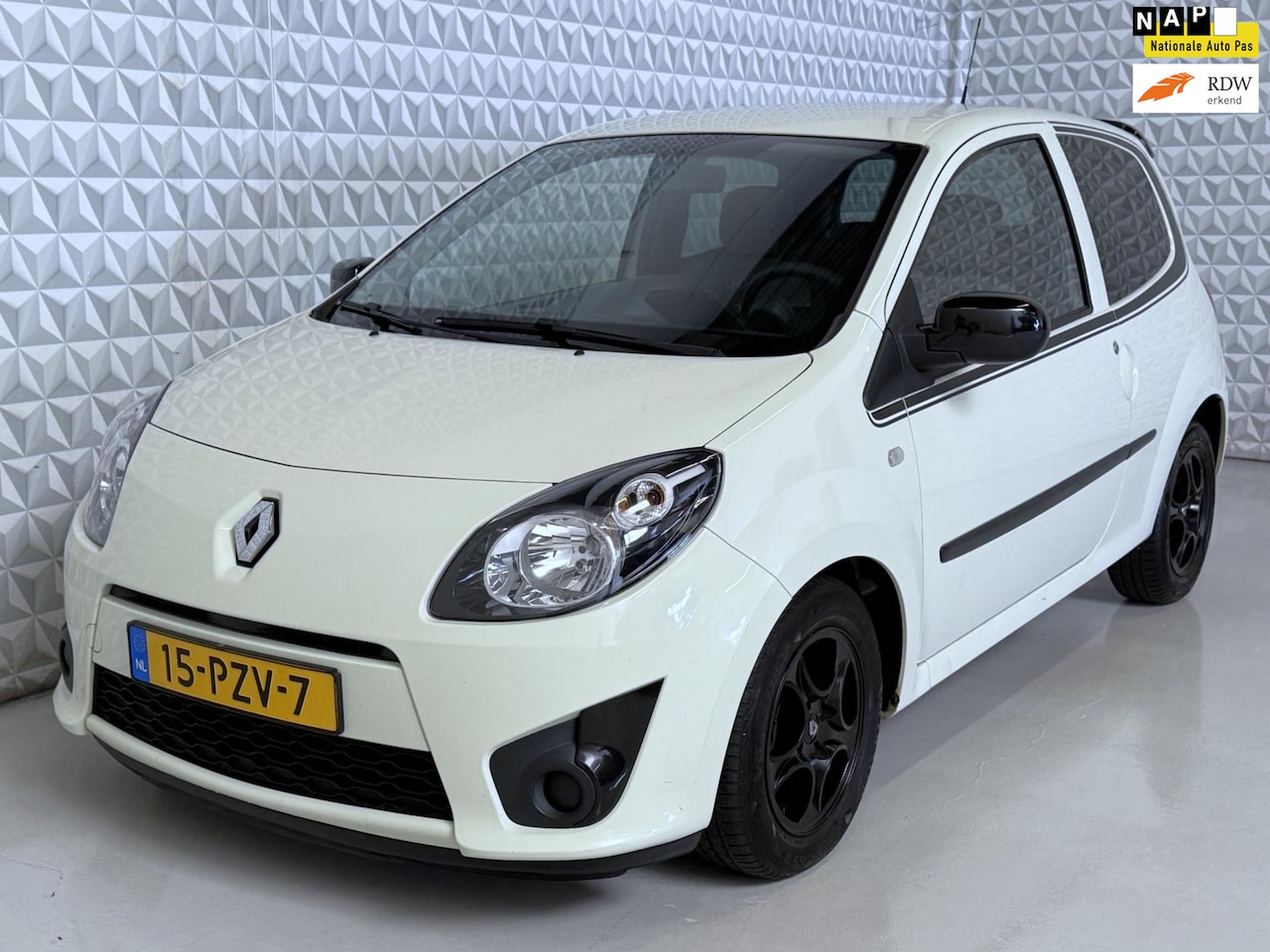 Renault Twingo - 1.2-16V in nette staat! Airco / APK 05-2026 (2011) - AutoWereld.nl