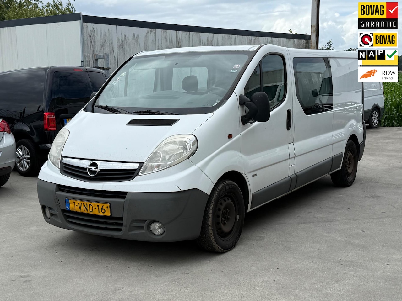 Opel Vivaro - 2.0 CDTI 2011 L2H1 Dubb Cabine Airco Koppaking defect - AutoWereld.nl
