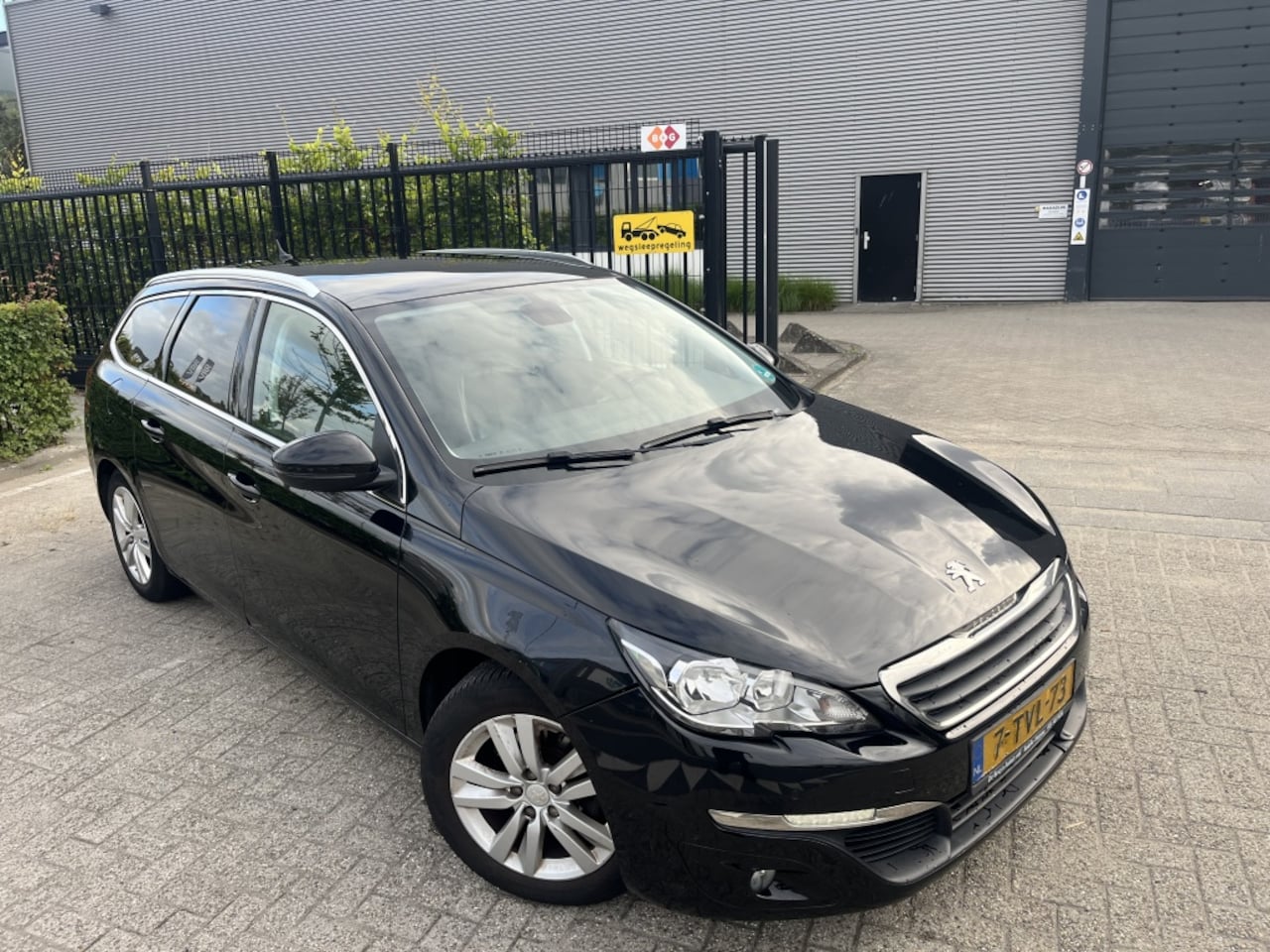 Peugeot 308 SW - 1.6 HDI Parkeersensoren Leer Panoramadak - AutoWereld.nl