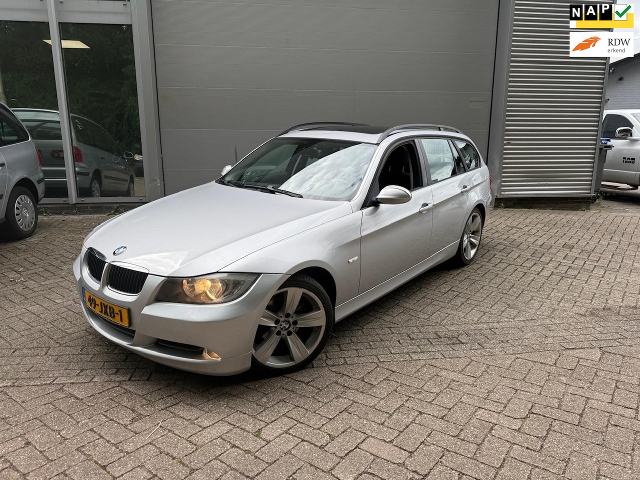 BMW 3-serie Touring - BMW 320i / PANORAMADAK / RIJDT SCHAKELT GOED / NAP - AutoWereld.nl
