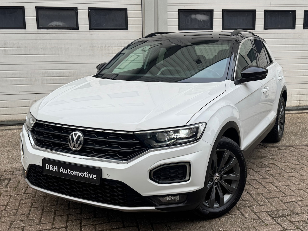 Volkswagen T-Roc - 2.0 TSI 4Motion Sport acc/led/xenon/aut/camera/trekhaak/virtual/front-lane assist/navi/sfe - AutoWereld.nl