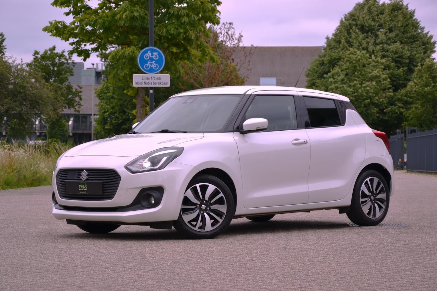 Suzuki Swift - 1.0 Hybrid met Adaptive Cruise, CarPlay & Stoelverwarming! - AutoWereld.nl