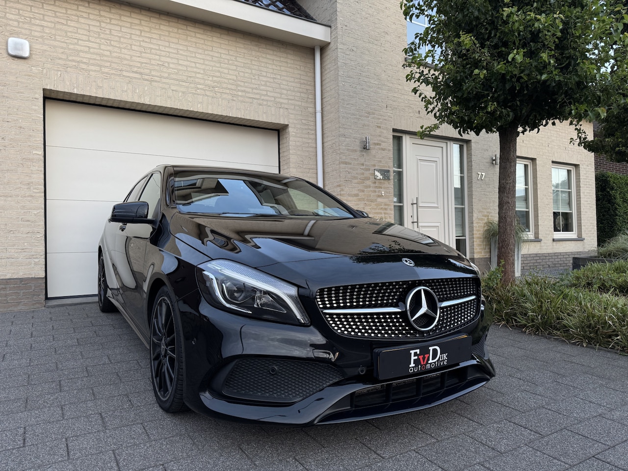 Mercedes-Benz A-klasse - 180 AMG Aut Panoramadak Nightpakket SportLeder Navi Led Camera Carplay 18" Pdc - AutoWereld.nl