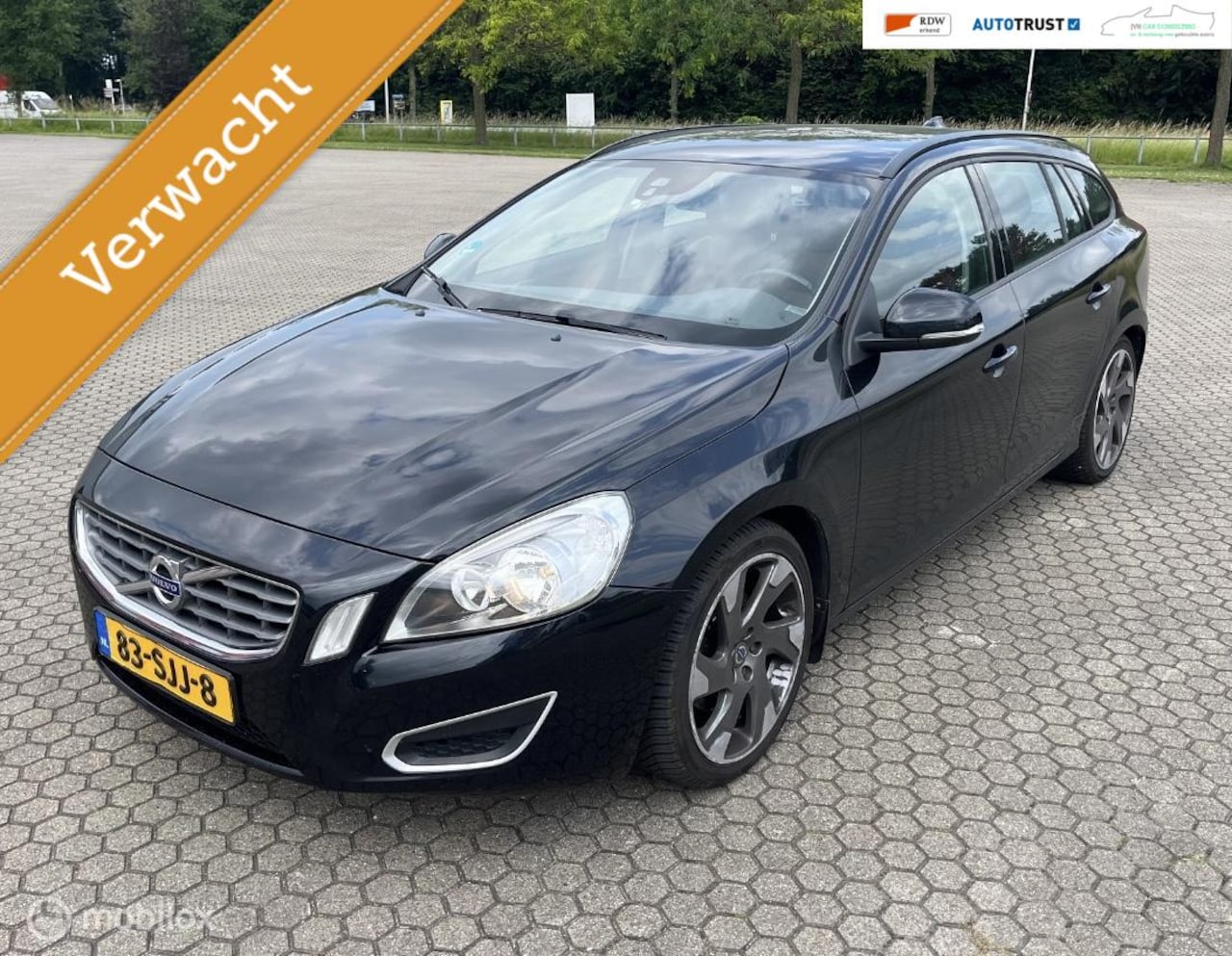 Volvo V60 - 180pk T4 AUTOMAAT|RIJKLAAR|NAP|LEER|THAAK|GARANTY! - AutoWereld.nl