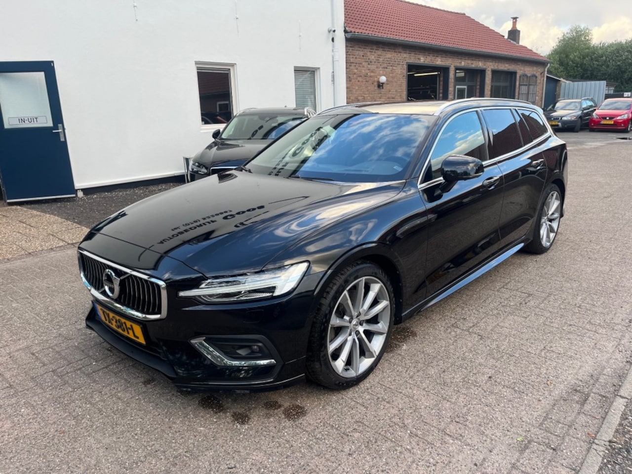 Volvo V60 - T5 Inscription Bowers en Wilkins 360 Pilot HUD - AutoWereld.nl
