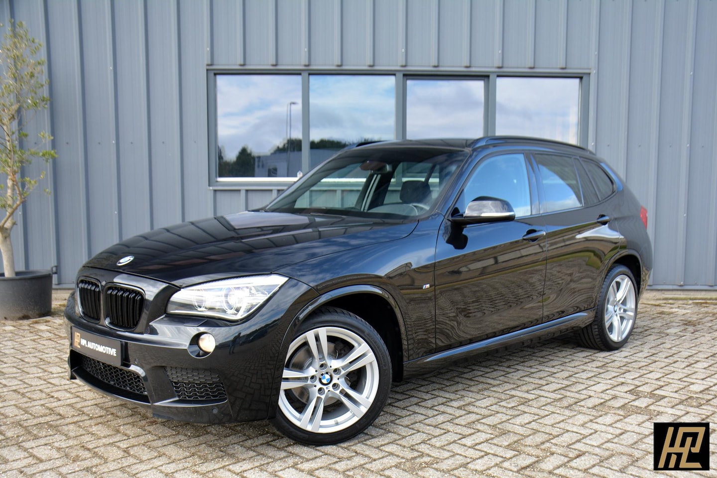 BMW X1 - XDrive20i M Sport High Executive - AutoWereld.nl