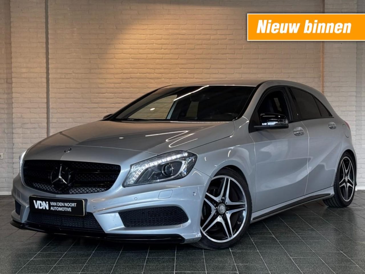 Mercedes-Benz A-klasse - 180 Prestige AMG Night Automaat Climate Cruise Stoelv Navi 18'' - AutoWereld.nl