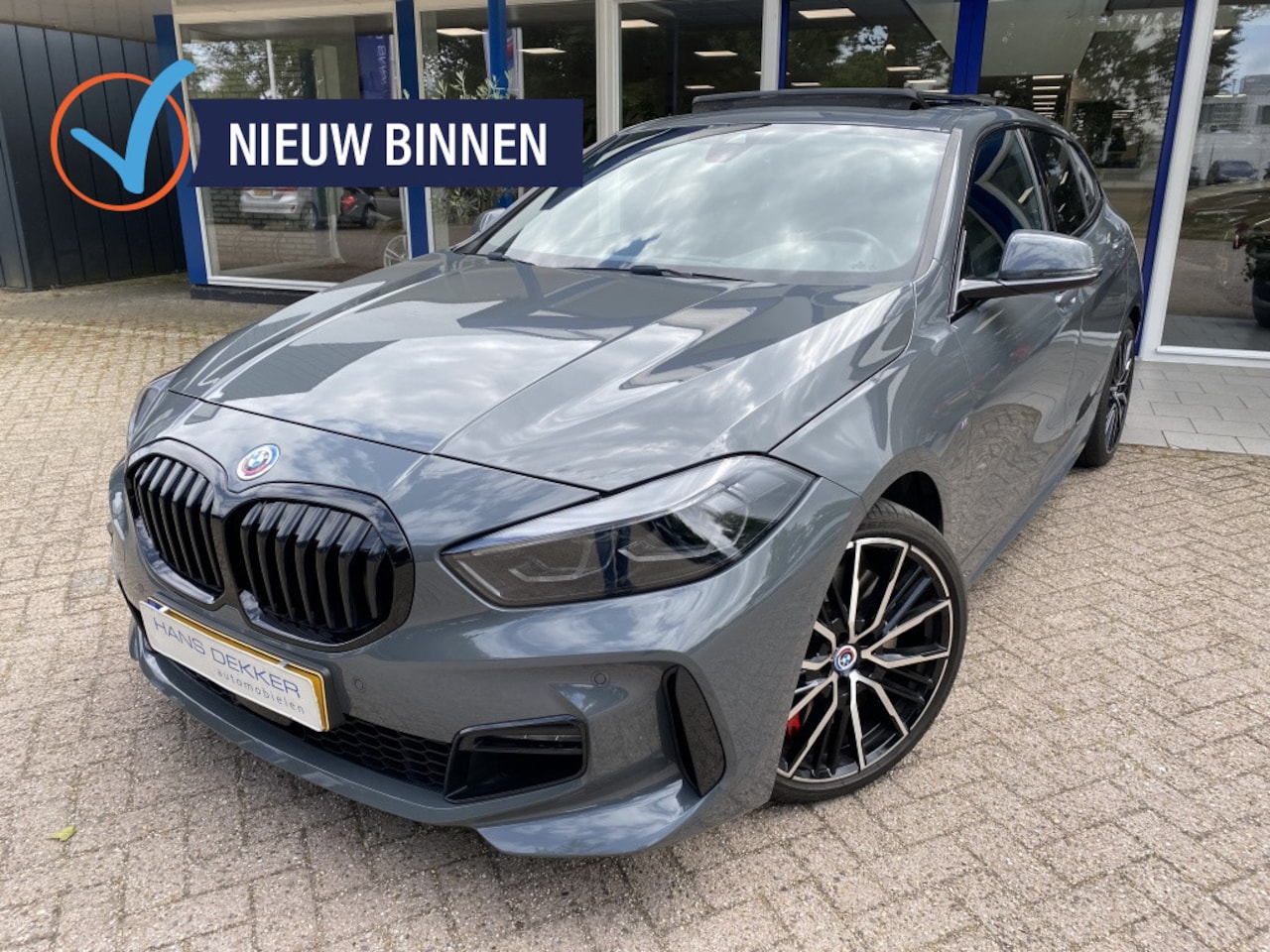 BMW 1-serie - 118i Exe H/K, Pano, Stoelver, M-sport - AutoWereld.nl