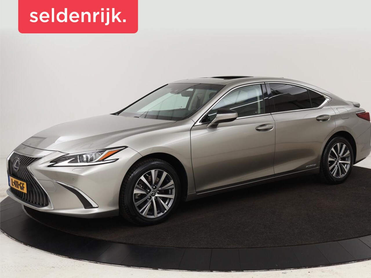 Lexus ES - 300h Comfort Line | Schuifdak | Leder | Stoelverwarming | Adaptive cruise | Carplay | Came - AutoWereld.nl