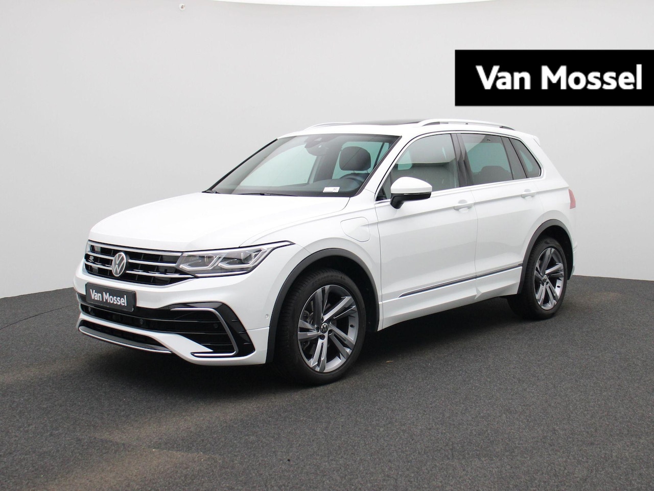Volkswagen Tiguan - 1.4 TSI eHybrid R-Line | 245 PK | SoH 94,5%| Automaat | Plug-In Hybrid | Lederen Bekleding - AutoWereld.nl