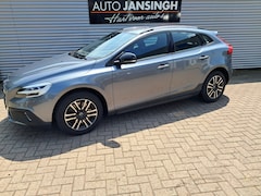 Volvo V40 Cross Country - 2.0 T3 Momentum | Clima | Cruise | Camera | Navigatie | Trekhaak | LM Velgen | Ndl auto |