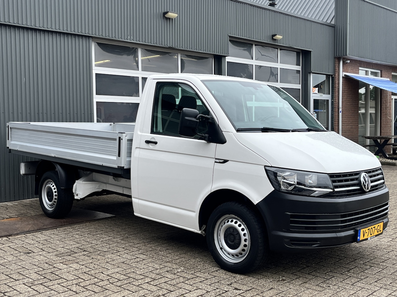 Volkswagen Transporter - 2.0 TDI L2H1 150pk Pick up open laadbak Airco Cruise control Bluetooth trekhaak 2500 kg 1e - AutoWereld.nl
