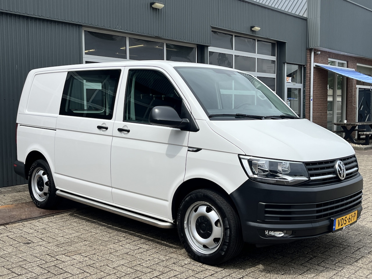 Volkswagen Transporter - 2.0 TSI L1H1 Benzine Airco Cruise controle Navigatie Apple carplay Parkeerhulp achter 3-Pe - AutoWereld.nl