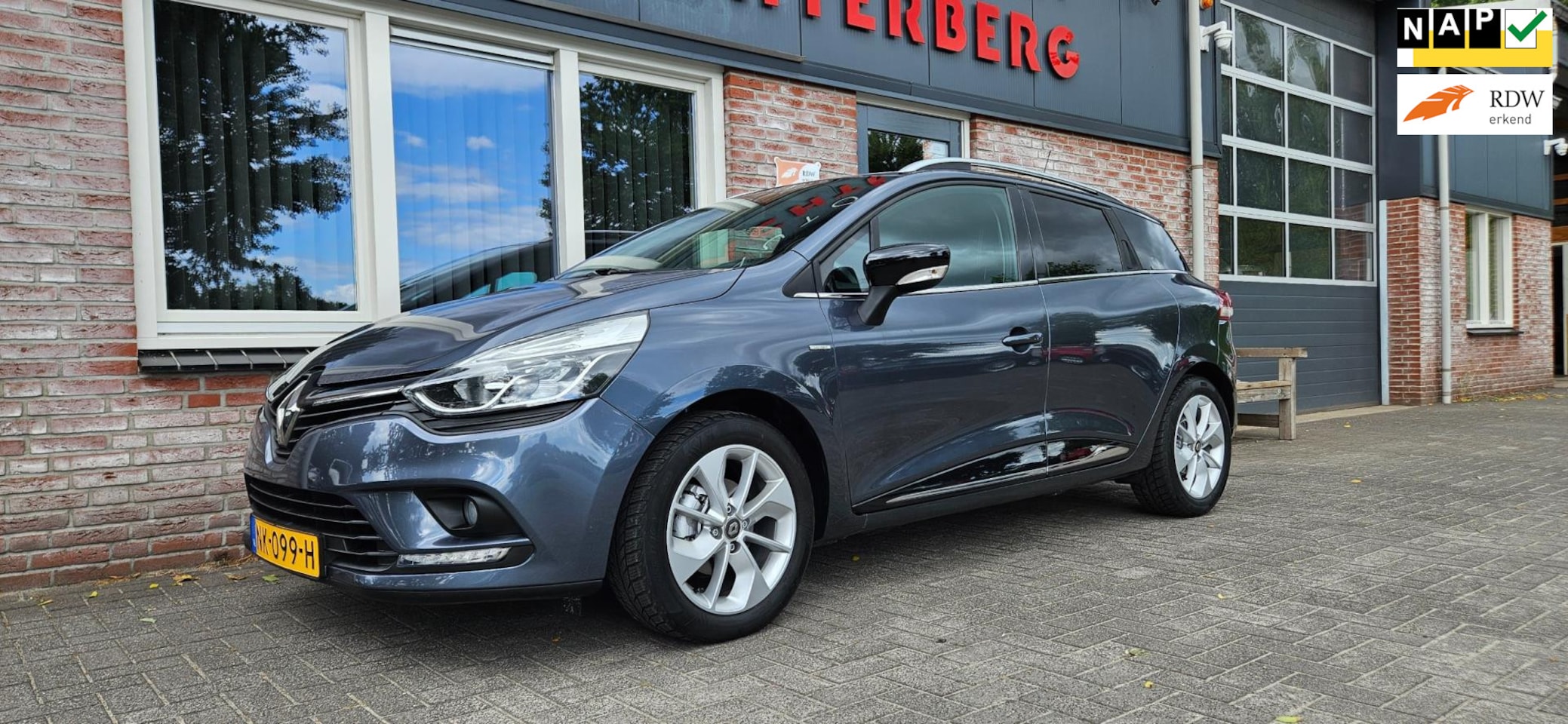 Renault Clio Estate - 0.9 TCe Limited Trekhaak! Airco! Cruise Control! Navigatie! PDC! NAP! Nette Auto! - AutoWereld.nl