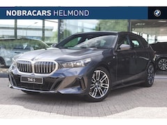 BMW 5-serie Touring - 520i M Sport Automaat / Trekhaak / Adaptieve LED / Parking Assistant / M Sportonderstel /