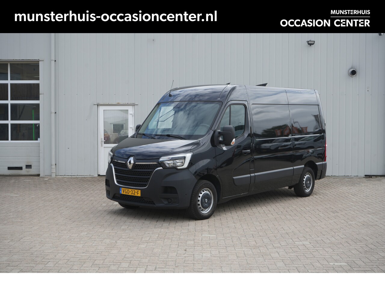 Renault Master - T33 2.3 dCi 135 L2H2 - Parkeersensoren voor + achter - Bluetooth - AutoWereld.nl