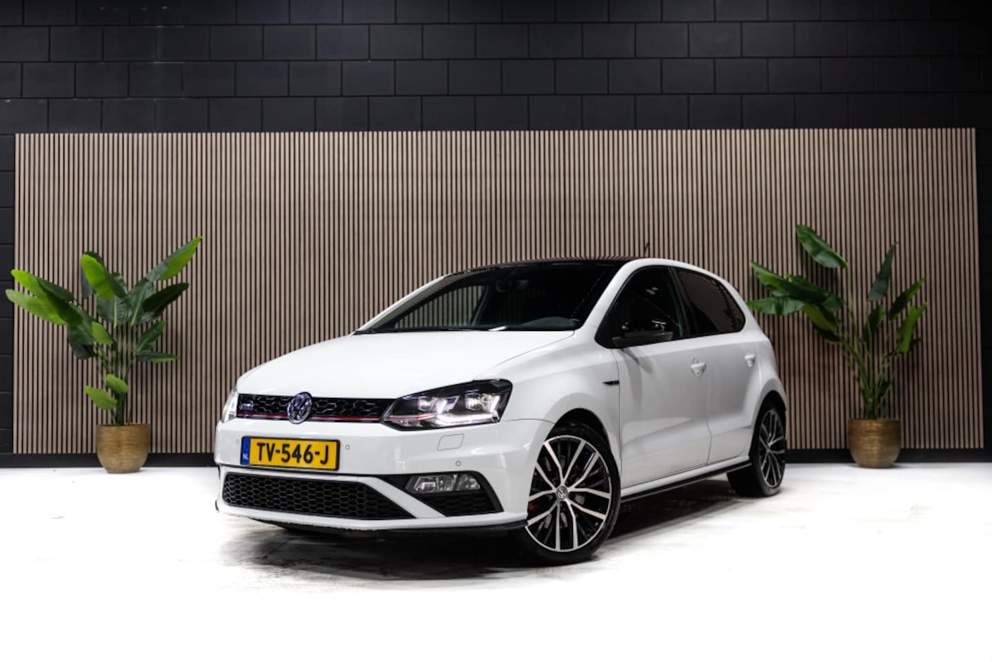 Volkswagen Polo - 1.8 TSI GTI | Pano | Navi | Led | - AutoWereld.nl