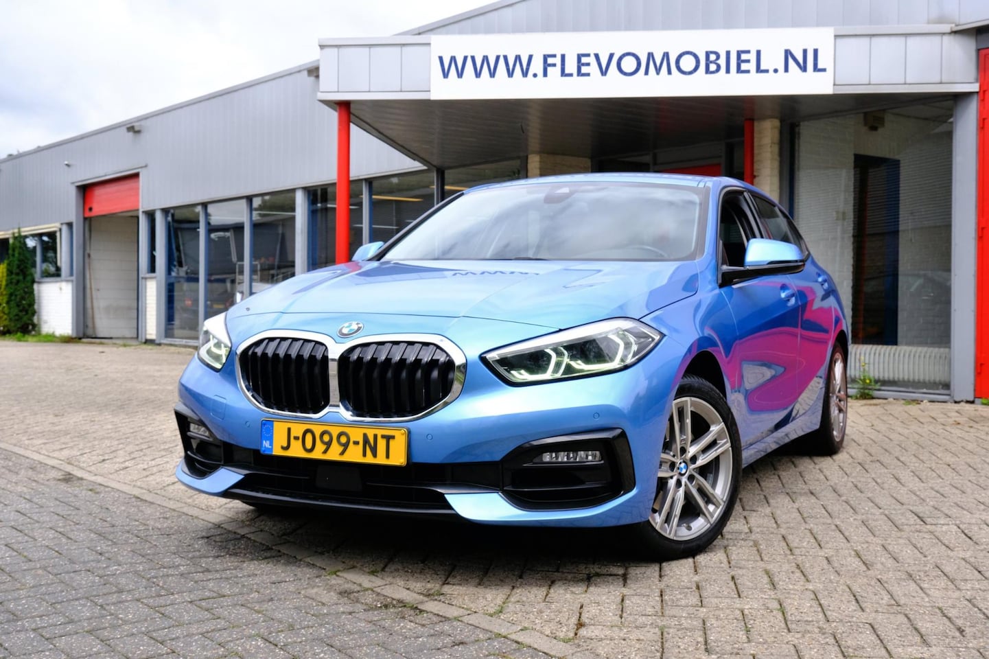 BMW 1-serie - 118i Executive Edition Navi|Clima|PDC|Sportstoelen - AutoWereld.nl