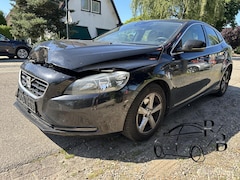 Volvo V40 - 1.6 D2 Momentum Voorschade