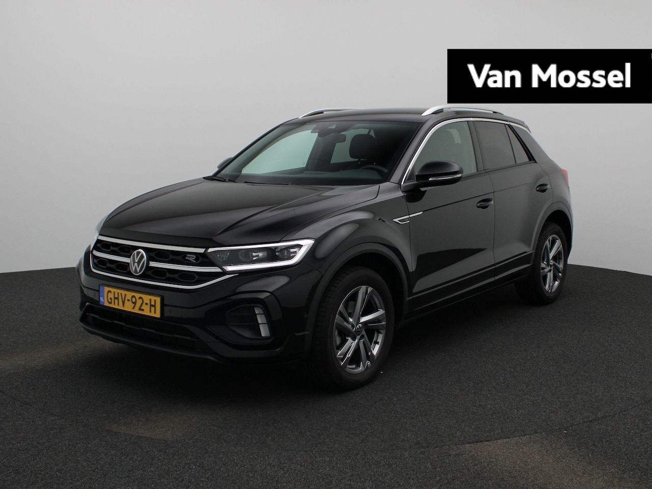 Volkswagen T-Roc - 1.0 TSI R-Line | 17 inch velgen | navigatie | app connect | parkeersensoren | achteruitrij - AutoWereld.nl